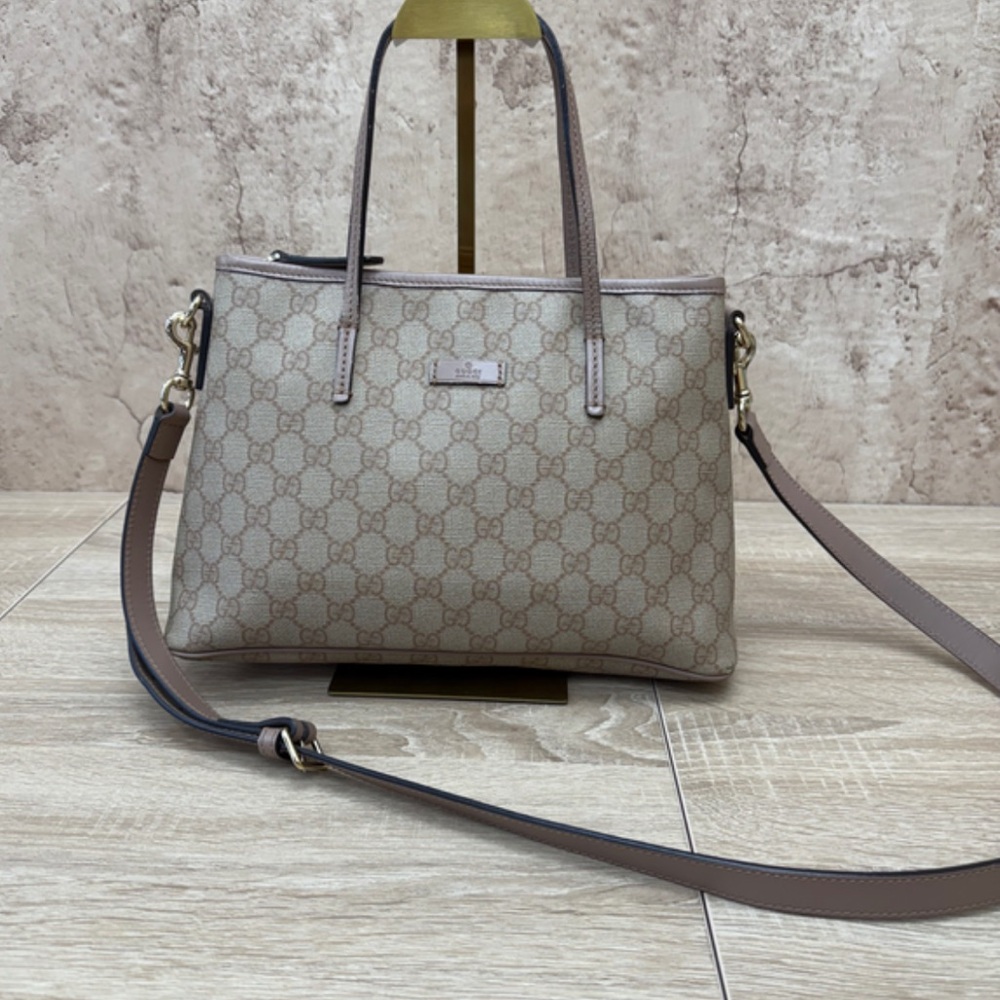 Gucci Cream Shoulder Bag with Monogram and Leather Trim - Picture 2 of 9